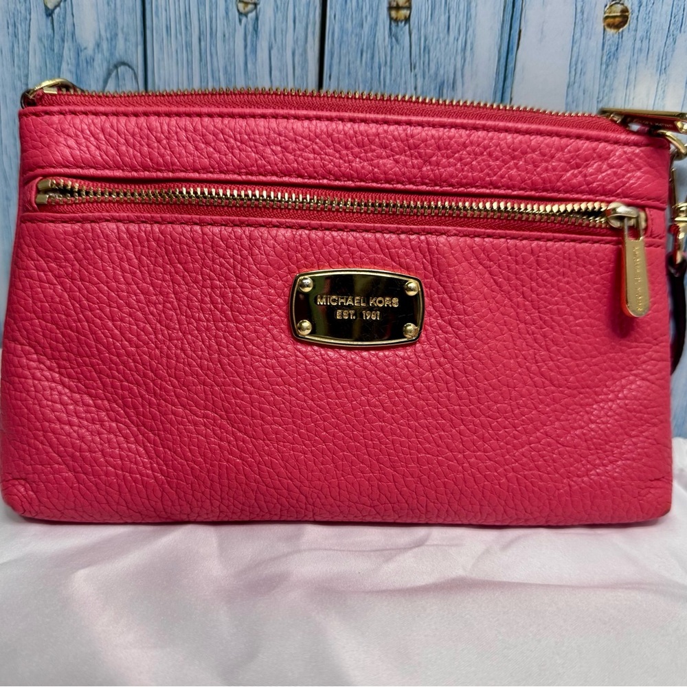 Michael Kors Pink Large Wristlet pebble leather Bag with Gold Accents EUC - Picture 12 of 16